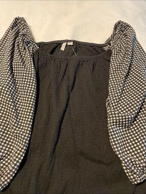 Cato Women’s Black Top with Black-and-White Gingham Sleeves